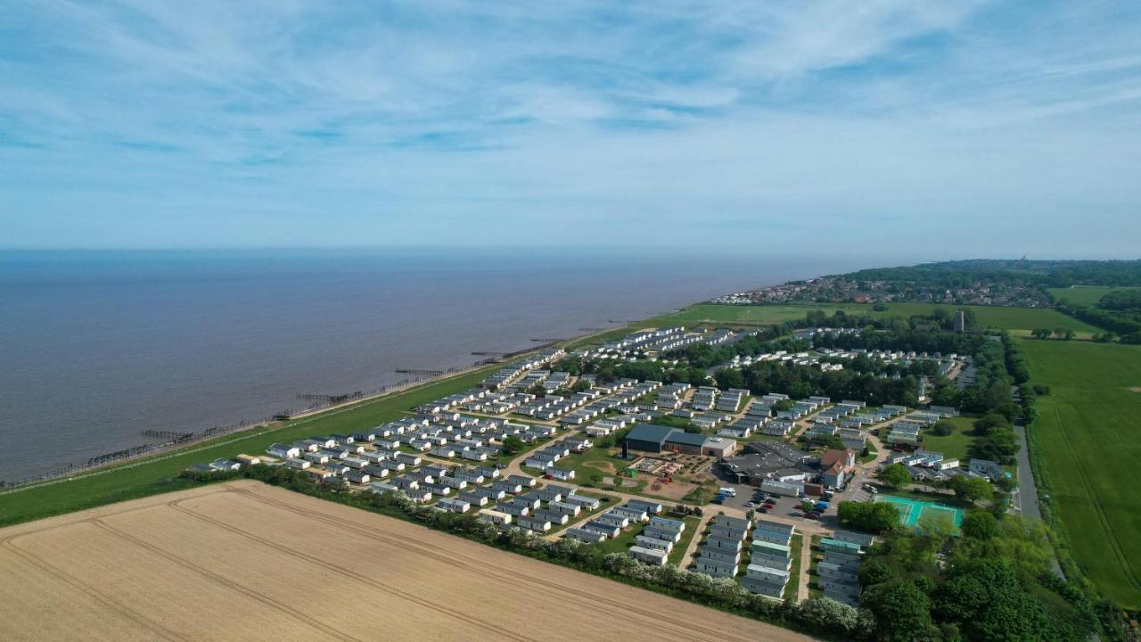 Stunning Caravan With Full Sea Views At Broadland Sands In Suffolk Ref 20236Bs Hopton on Sea Exterior photo