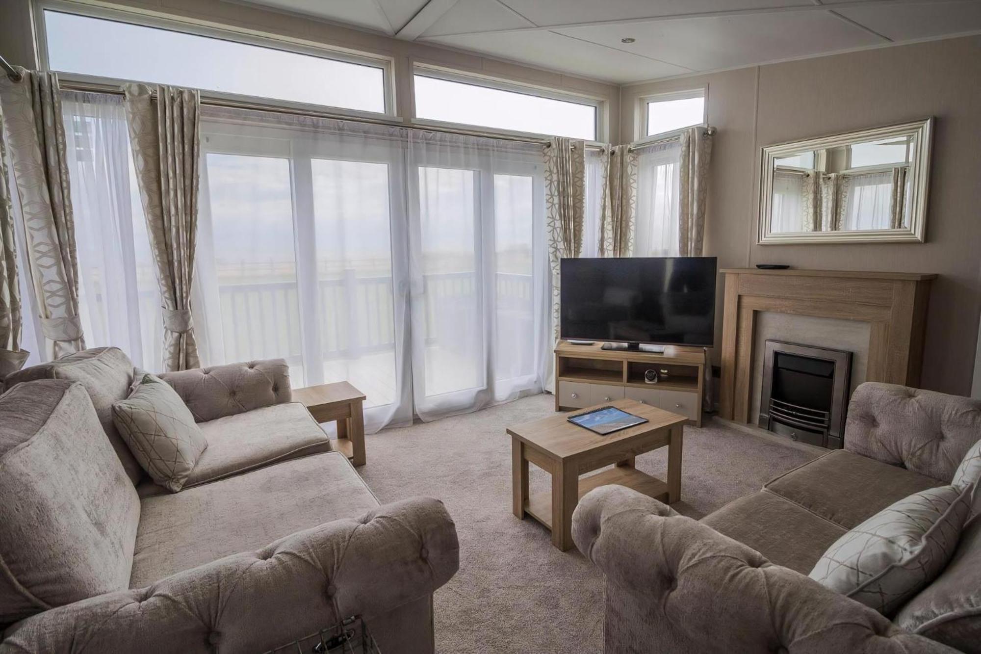 Stunning Caravan With Full Sea Views At Broadland Sands In Suffolk Ref 20236Bs Hopton on Sea Exterior photo