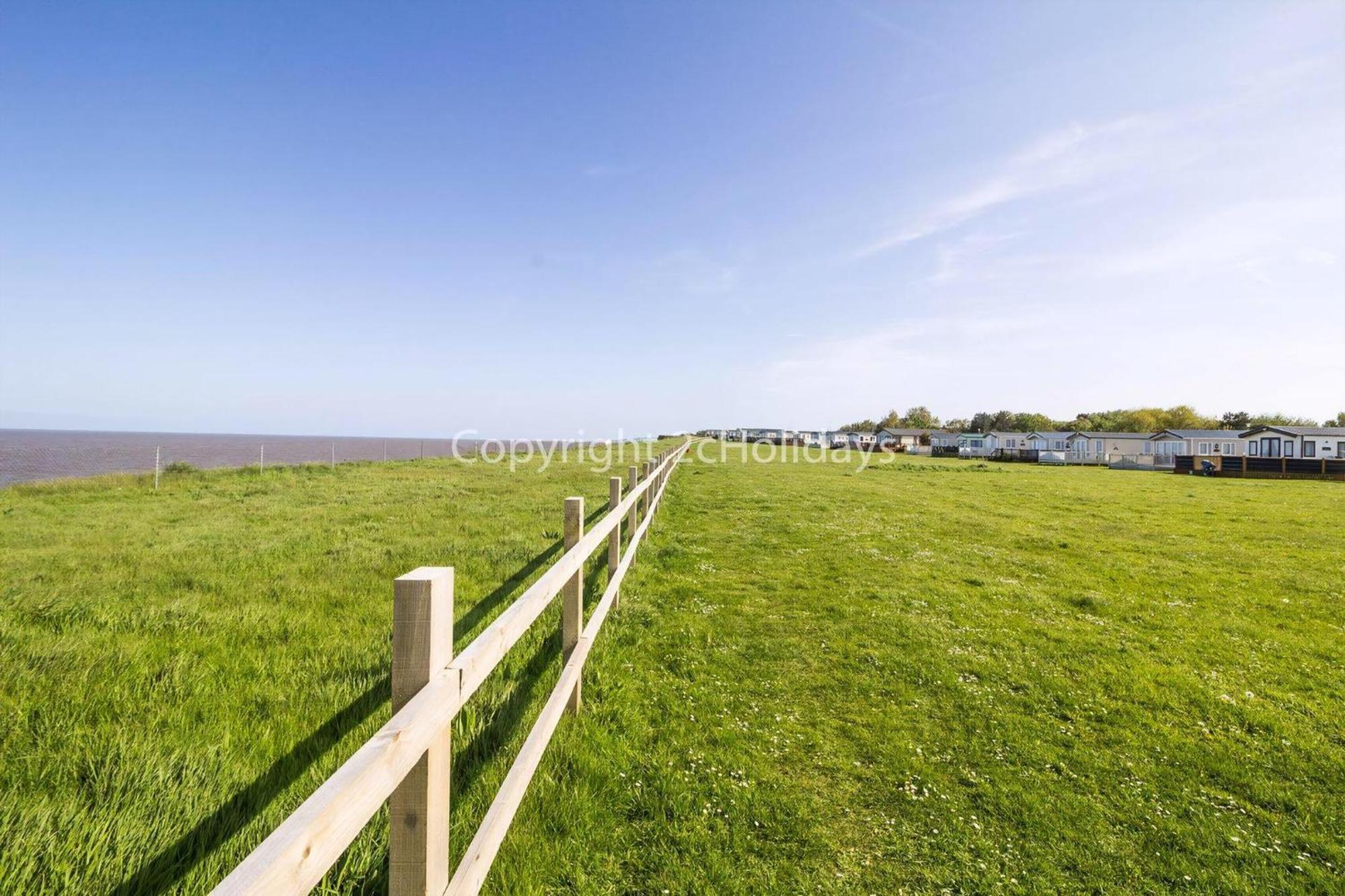 Stunning Caravan With Full Sea Views At Broadland Sands In Suffolk Ref 20236Bs Hopton on Sea Exterior photo