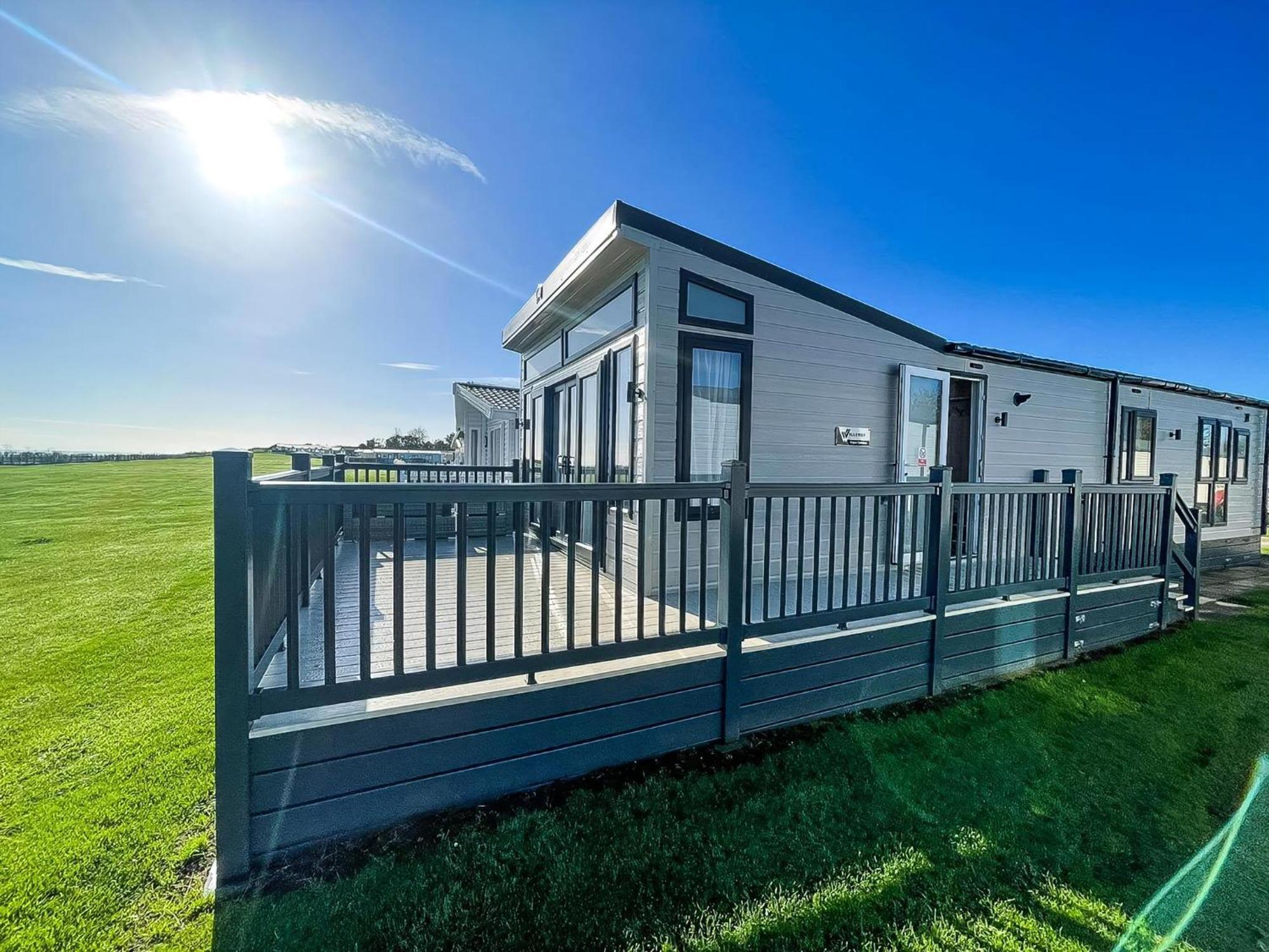 Stunning Caravan With Full Sea Views At Broadland Sands In Suffolk Ref 20236Bs Hopton on Sea Exterior photo