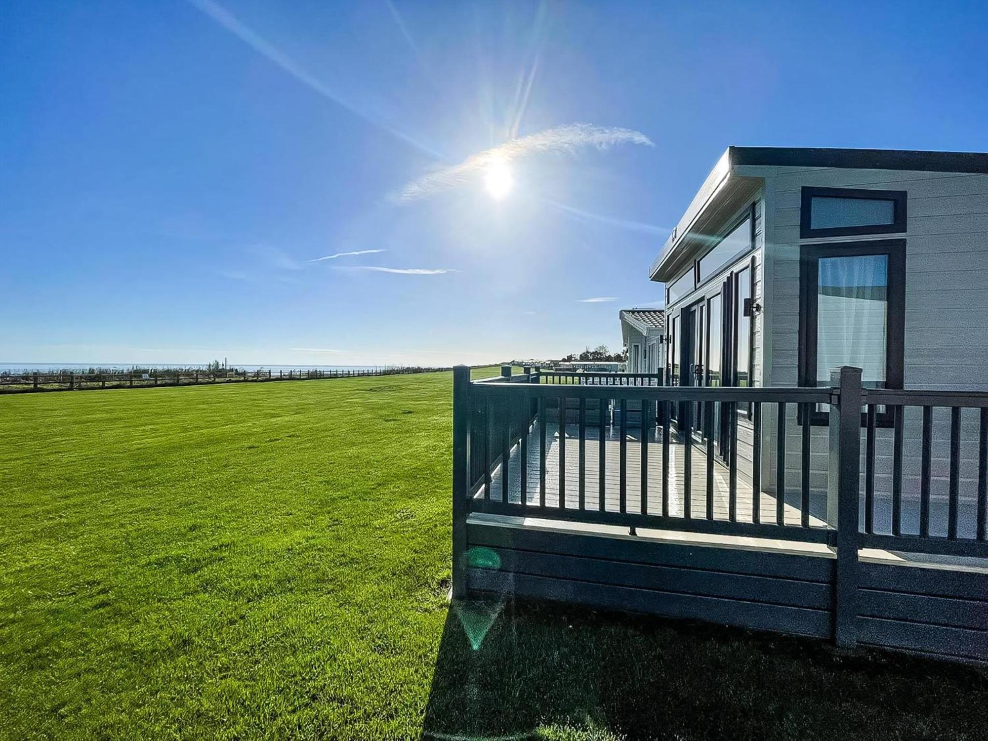 Stunning Caravan With Full Sea Views At Broadland Sands In Suffolk Ref 20236Bs Hopton on Sea Exterior photo