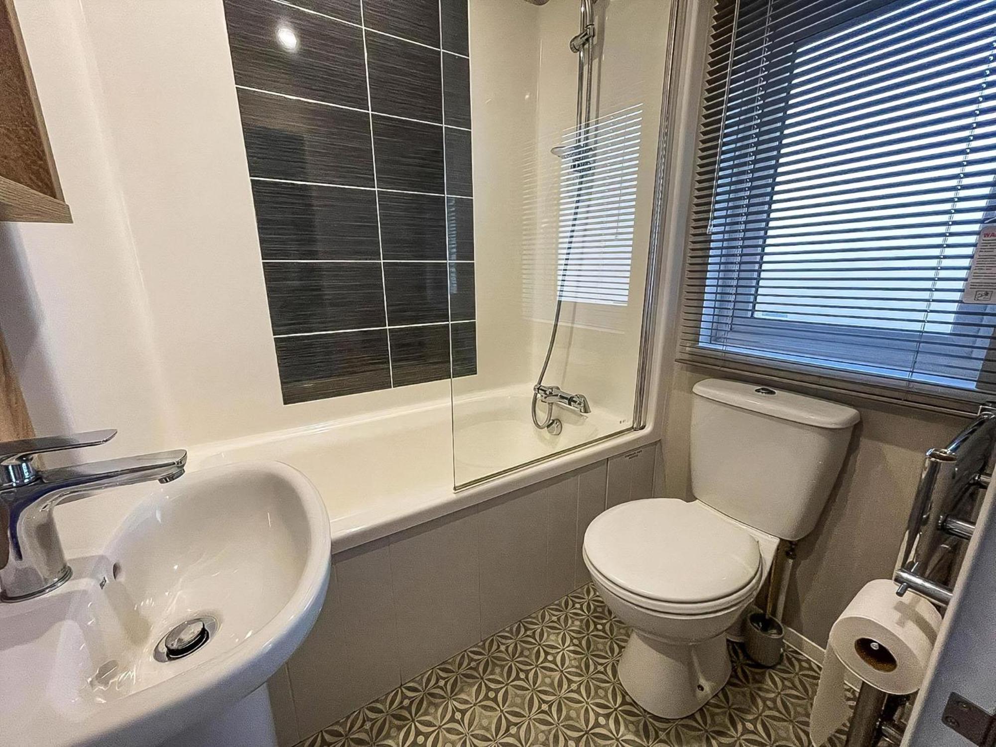 Stunning Caravan With Full Sea Views At Broadland Sands In Suffolk Ref 20236Bs Hopton on Sea Exterior photo